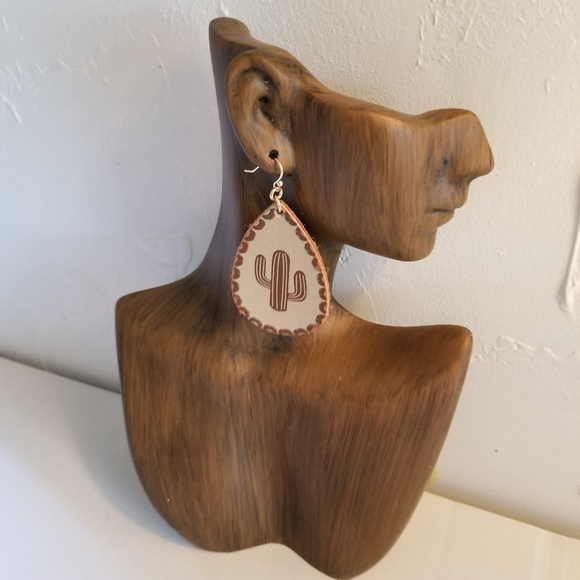 WESTERN GYPSY  boho cactus LEATHER EARRINGS - Picture 3 of 5